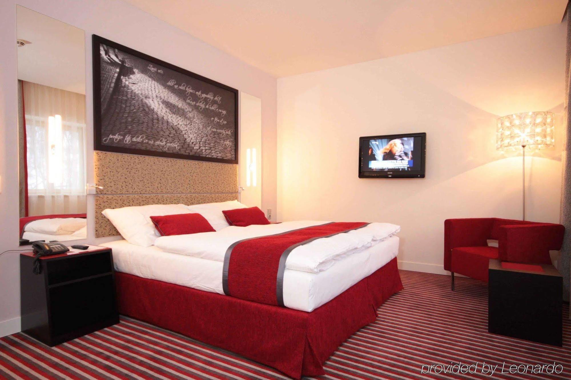 Red & Blue Design Hotel Prague Room photo